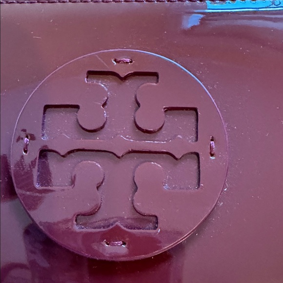 Tory Burch Shiraz Patent Leather Wallet - Picture 2 of 14